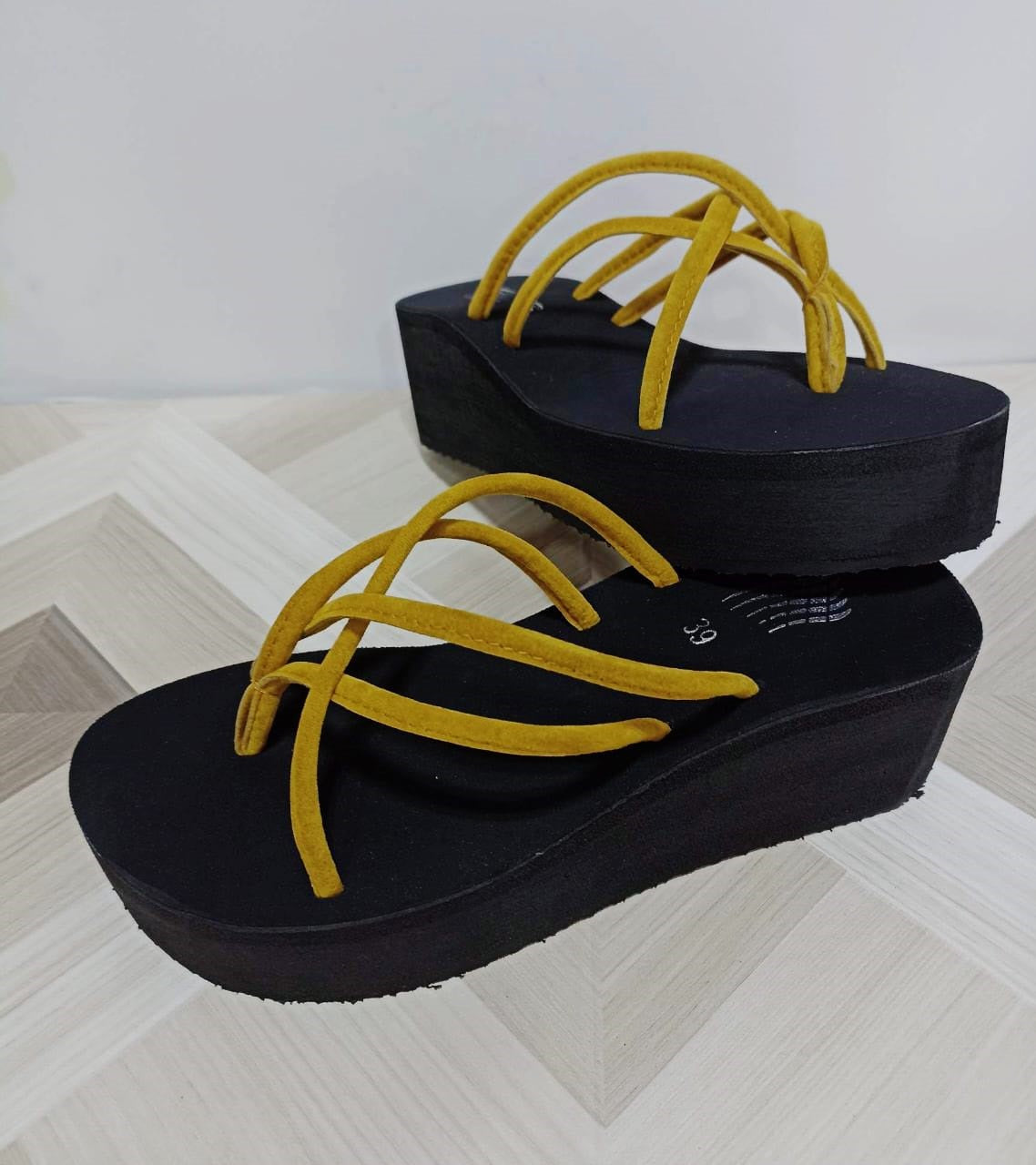 Casual summer beach flipflop 2.5 inches high slipper plain