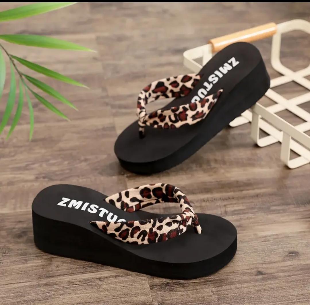 Leopard print casual beach flipflop 2 inches slipper