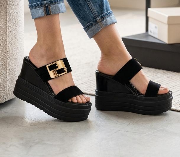 Glossy thick sole gold buckle platform wedge slides 3070
