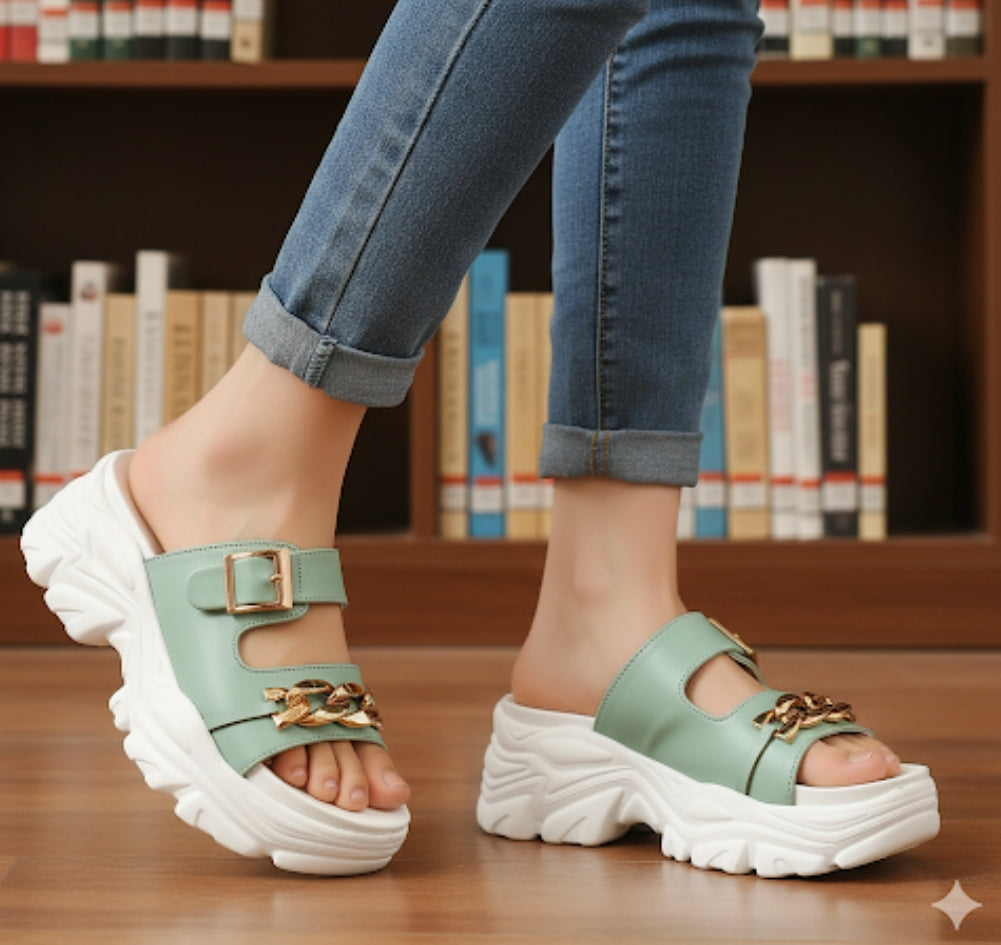 Flat sole chunky style 3 inches high slipper