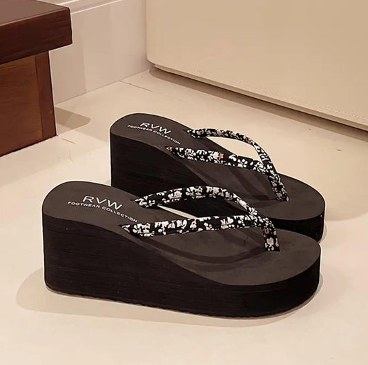 Floral pattern casual flipflop 2.5 inches high slipper