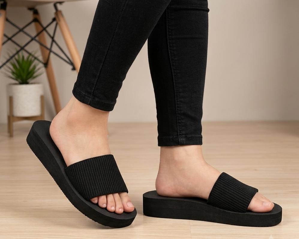 Trendy flipflops style 1 inch slippers 2590
