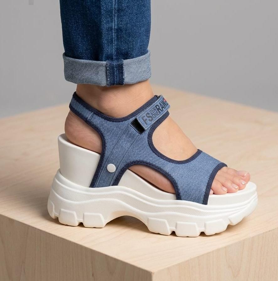 Flat 50% Off Chunky High Heel Platform Fashion 4 inches sandal 2832