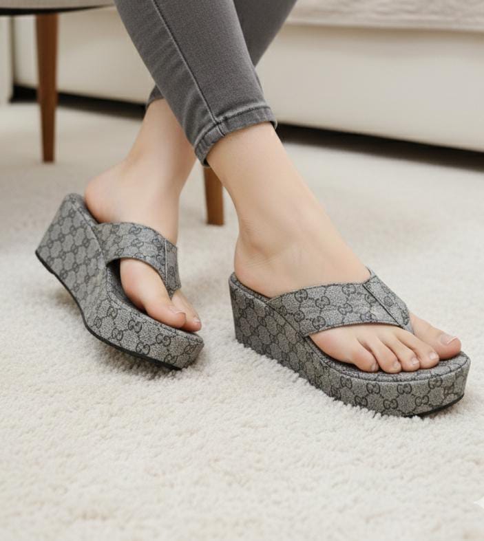 Signature chic pattern elevated high wedge slipper 3002