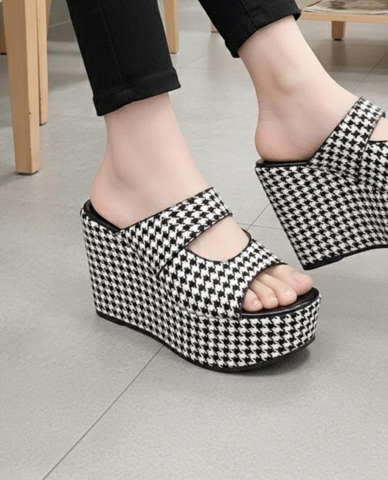 Houndstooth classic textile pattern broken check 4 inches high slipper