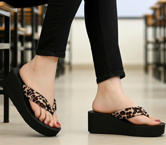 Leopard print casual beach flipflop 2 inches slipper